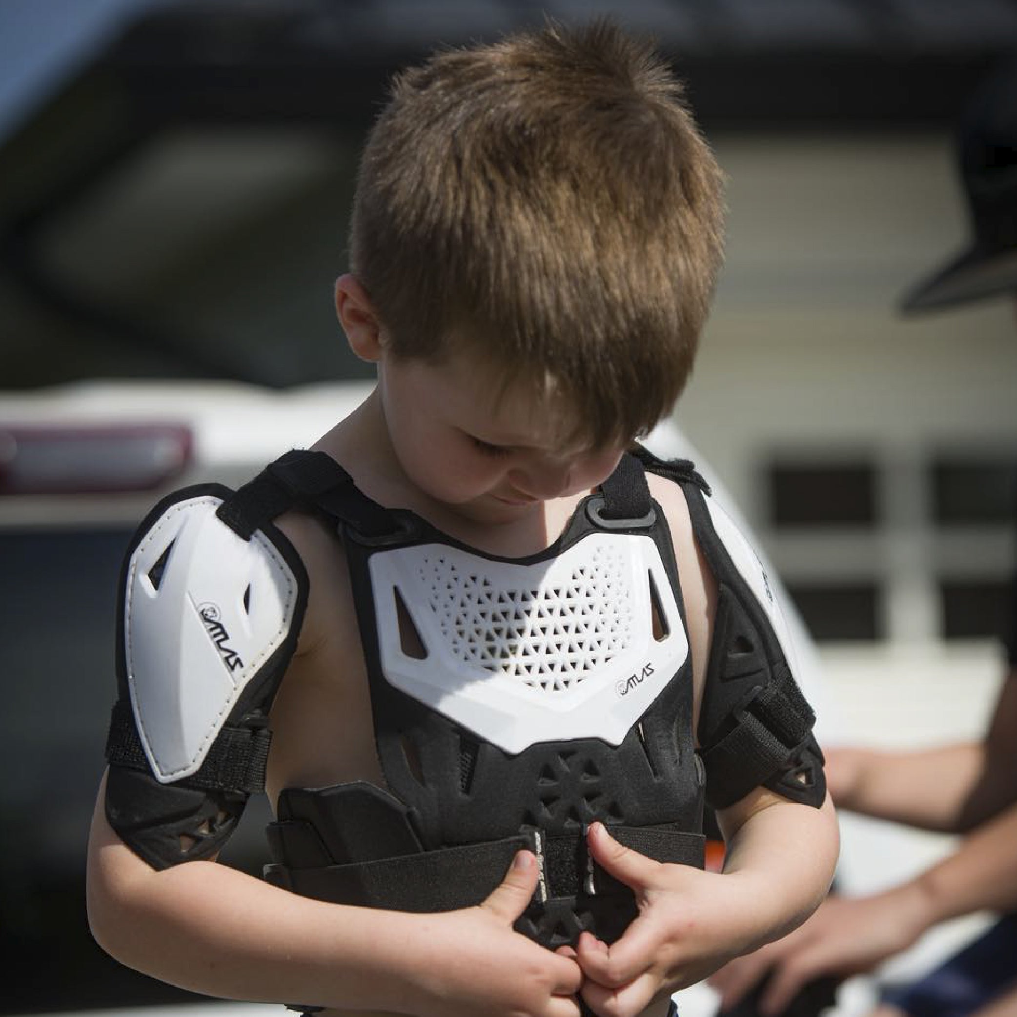 Atlas Charger PeeWee White -A1011-00-000 CE Level 1 Certified Chest Protector with Wrap-Around Design for Young Riders in Motocross, BMX, and Extreme Sports
