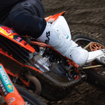 Atlas A5000-00-09 Traction Boot White - Size 9