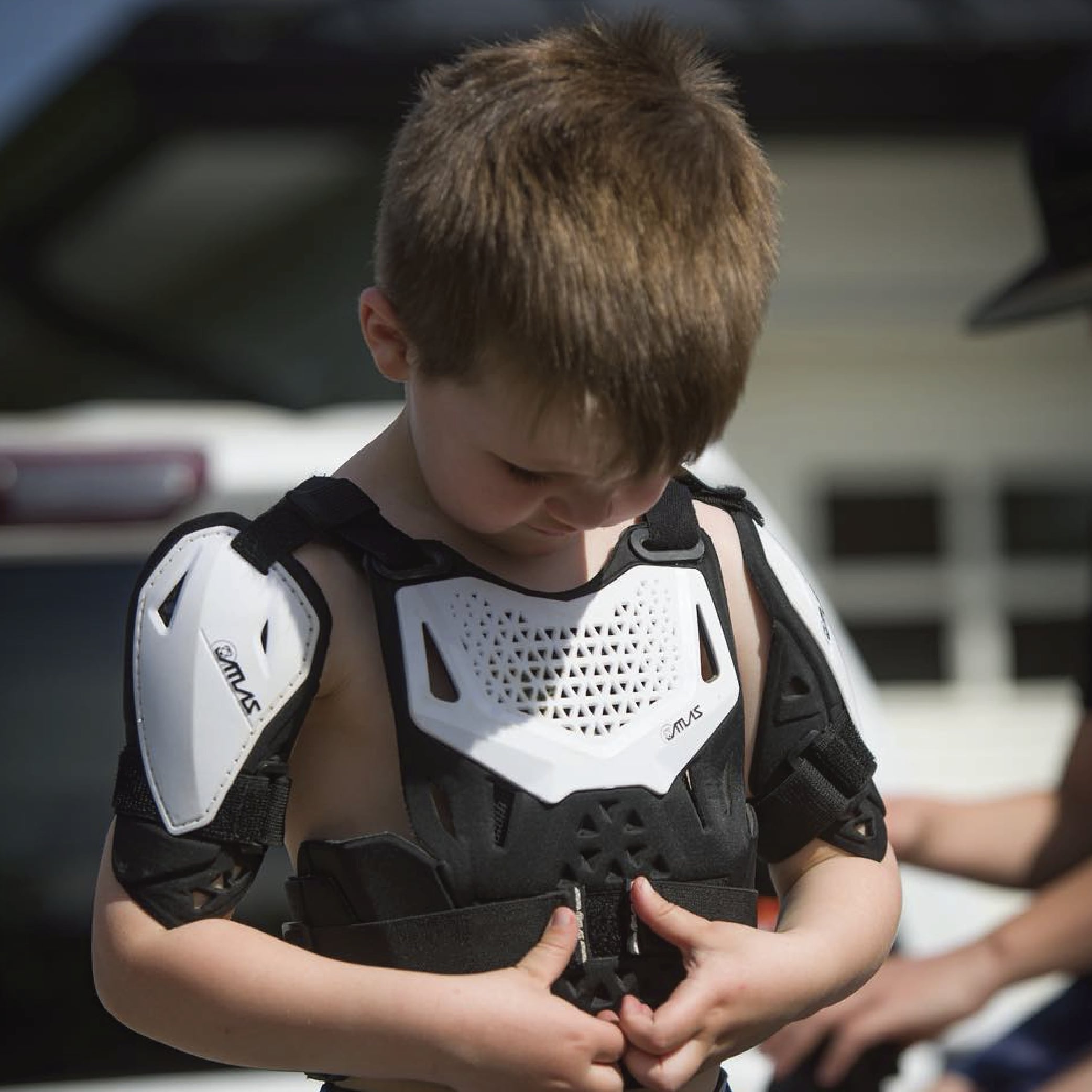 Atlas Charger PeeWee Black + Shoulders A1020-01-000 - CE Certified Youth Neck Brace with Adjustable Shoulder Pads, Lightweight Impact-Resistant Protection for Motocross, BMX, and Extreme Sports