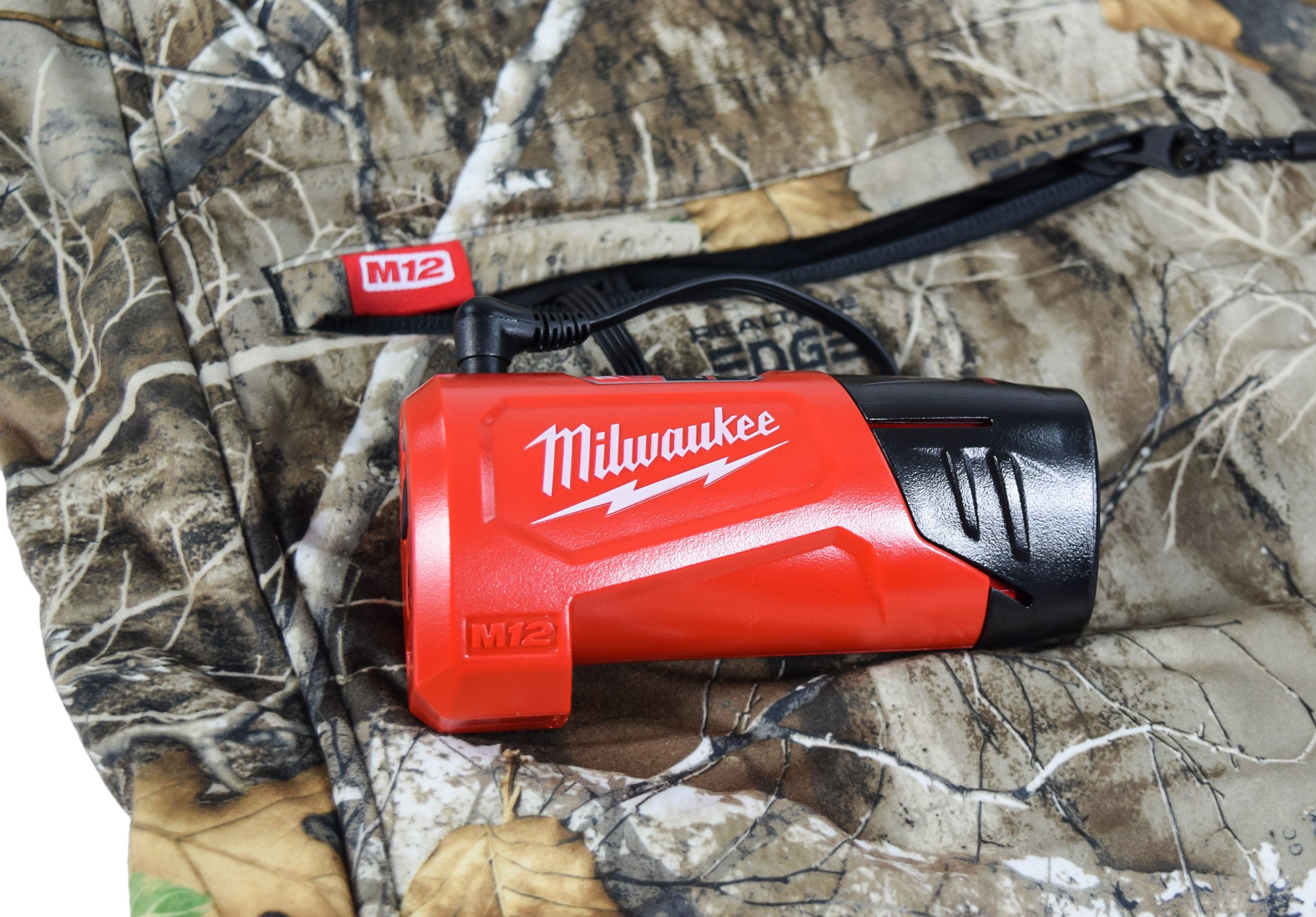 Milwaukee 222C-21M M12 Heated QuietShell Jacket Kit with Battery (Medium/Realtree)