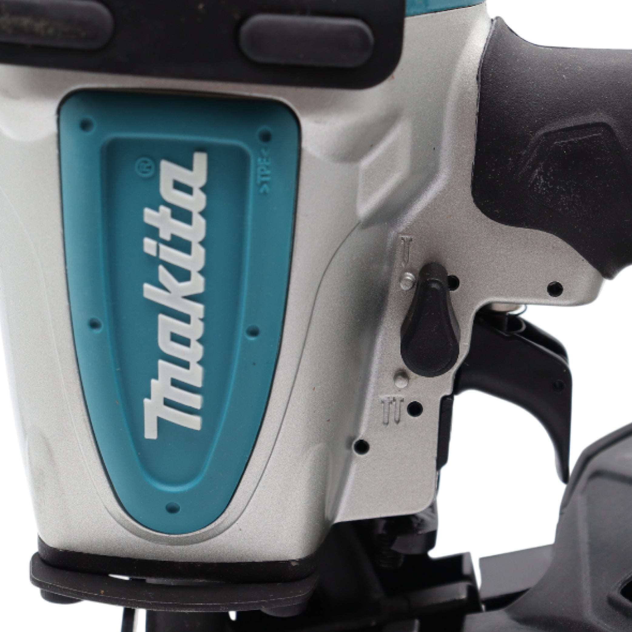 Makita AN454 1-3/4" Coil Roofing Nailer