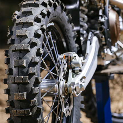 Metzeler MCE 6 Days Extreme Rear Dirt Bike Tire 110/80-18 - Off-Road Enduro Competition Tire - Tube Type - Bonus Motorcycle Tire Keychain