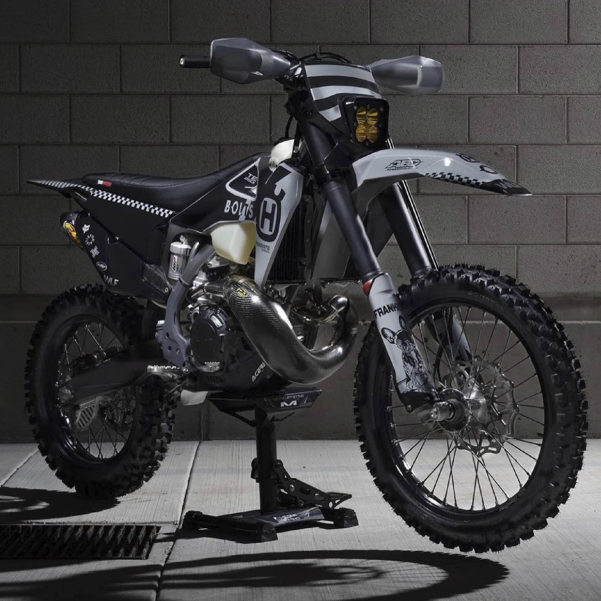 Matrix Concepts LS-ONE Lift Stand - White | Foot-Operated 500 lb Motorcycle Lift | Carbon Steel Motocross Dirt Bike Jack | Self-Locking Pedal & Wide Platform with Carry Handles