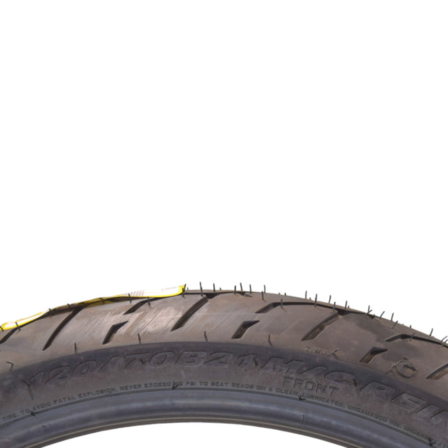 Pirelli Night Dragon Tire Set: 120/70B21 M/C 68H REINFTL Front & 240/40VR18 M/C 79V TL Rear Cruiser Motorcycle Tires - Superior Traction & Handling for High-Performance Cruisers with Keychain