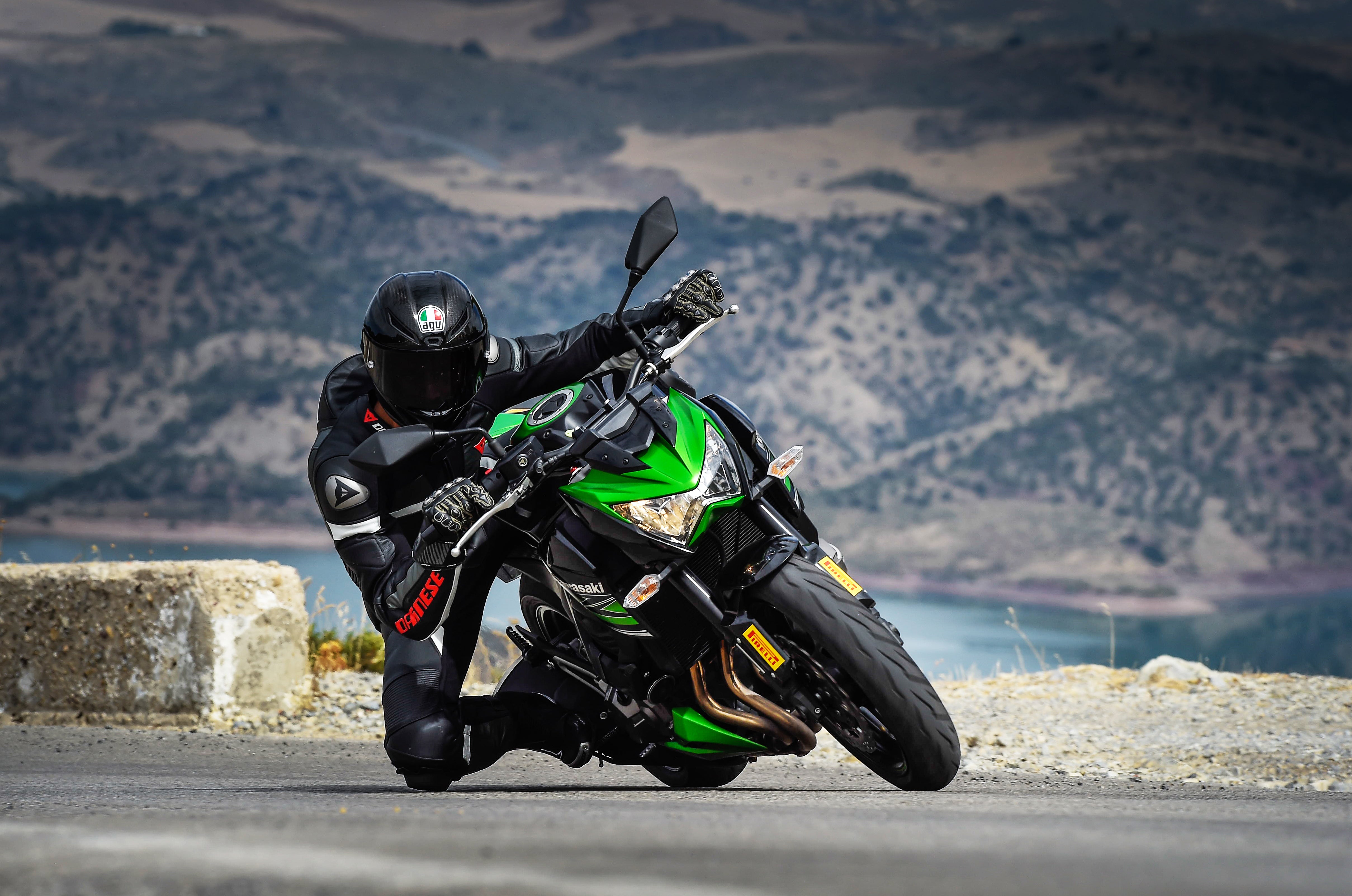 Pirelli Diablo Rosso III 120/60ZR17 Front & 190/50ZR17 Rear Motorcycle Tire Set - High Performance, Durable, & Reliable Tire for Sport/Street Bikes with Keychain