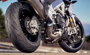 Pirelli Diablo Rosso IV 120/70 ZR 17 M/C Front & 180/60 ZR 17 M/C TL Rear Motorcycle Tire Set - High Performance, Durable for Super Sport Bikes with Keychain
