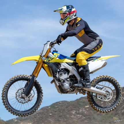 SKF Front Wheel Seals + Spacers Kit for Suzuki RM125/250 (VKWB-F-20-HDS-D), High Performance Seals and Spacers, Low Friction Superior Contamination Protection (Bearings Not Included)