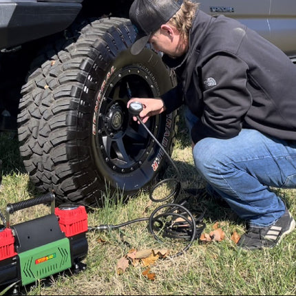 Stop & Go 2100 Portable 1.5 HP 12 Volt Dual Piston Air Compressor with 26ft Hose, Alligator Clips, Adapter Nozzles, and Carrying Bag for Cars, Motorcycles, ATVs, UTVs, Jeeps, Trucks, and Tractors