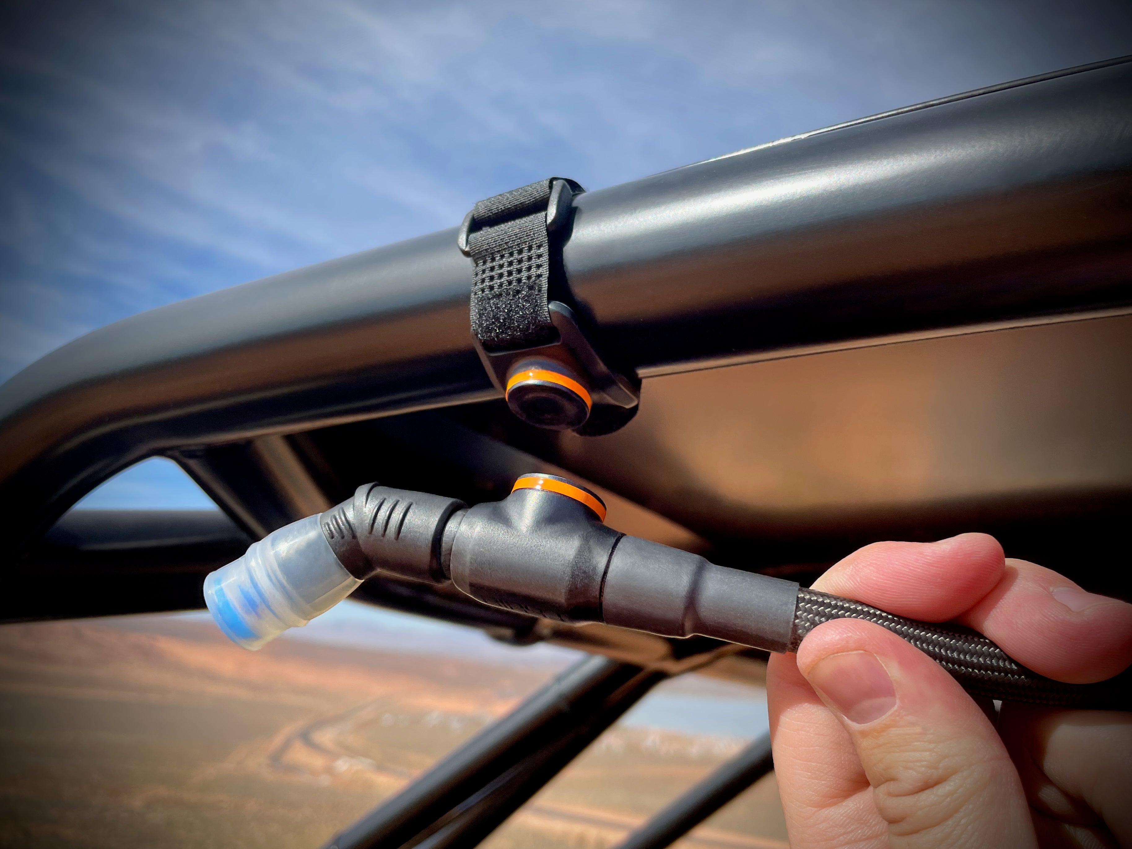 FluidLogic Wave Complete Hydration System with Wide Mouth, Stainless Steel Bottle (64oz) - Universal Rollbar Mount & Hardware for UTV & Offroad Vehicles w/ Keychain