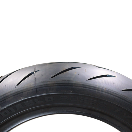 Pirelli Diablo Rosso IV Corsa 200/60 ZR 17 (80W) TL High‑Performance Rear Motorcycle Tire, Ultra‑Grip Sport Riding, Fast Cornering Stability, Premium Track‑Inspired Design & Pirelli Keychain Included